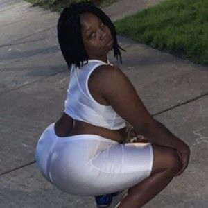 Meet your Posher, Simone